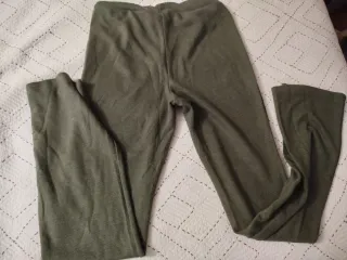 Completo maglione collo alto pantaloni verde