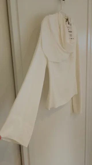 Blusa Zara Blanca Talla XS.Nueva. espalda al aire.