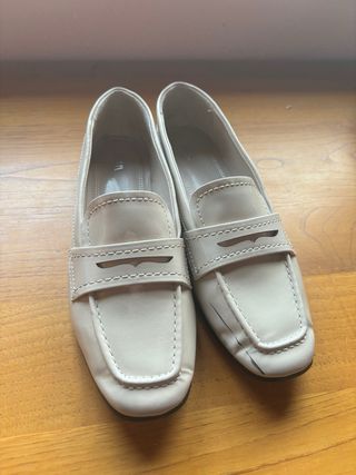 Mocasines Zara color crema