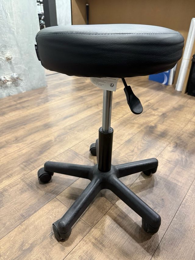 Silla giratoria hidráulica negra