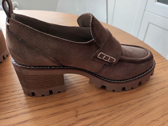 Zapatos Carmela serraje marrón