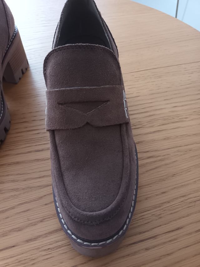 Zapatos Carmela serraje marrón