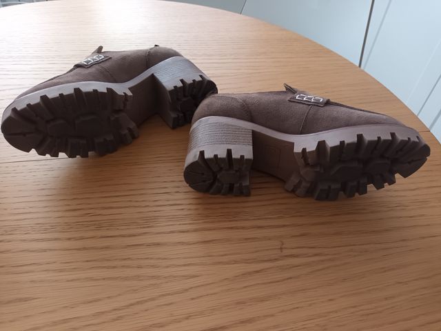 Zapatos Carmela serraje marrón