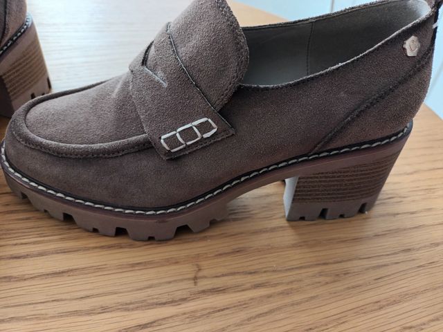 Zapatos Carmela serraje marrón