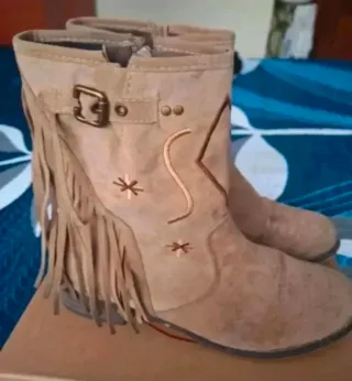Botas ante beige con flecos y bordado talla 39