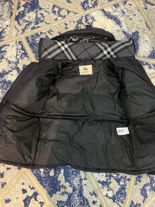 Piumino nero Burberry con cappuccio