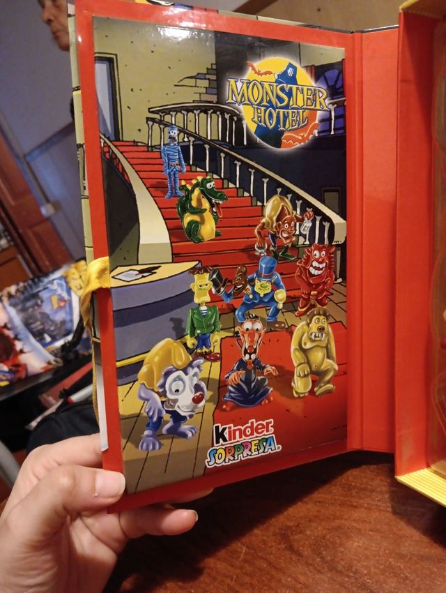 Kinder Sorpresa Monster Hotel