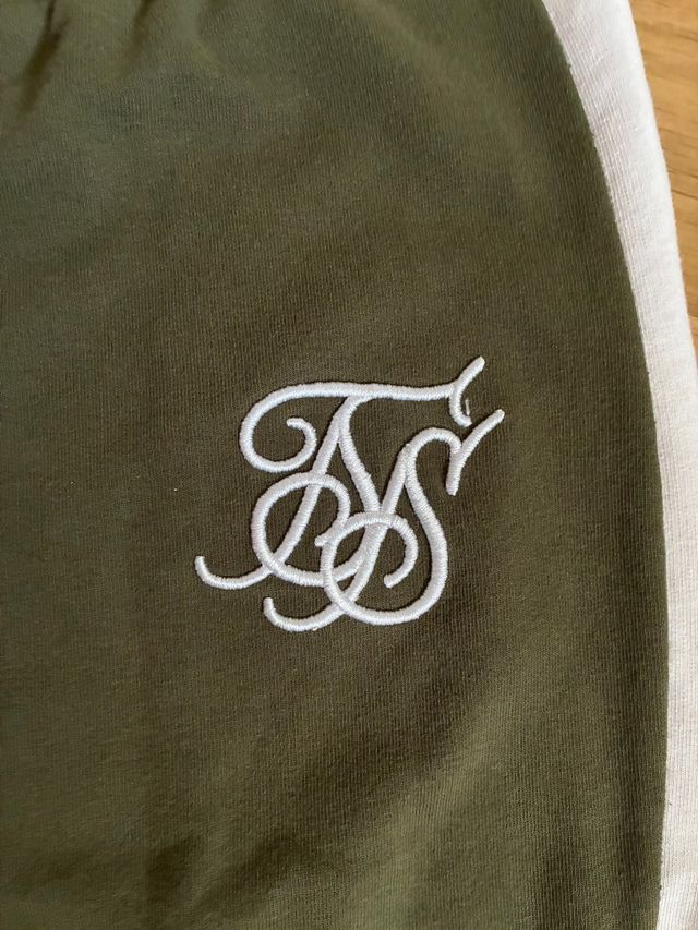 Pantalón SikSilk verde y blanco