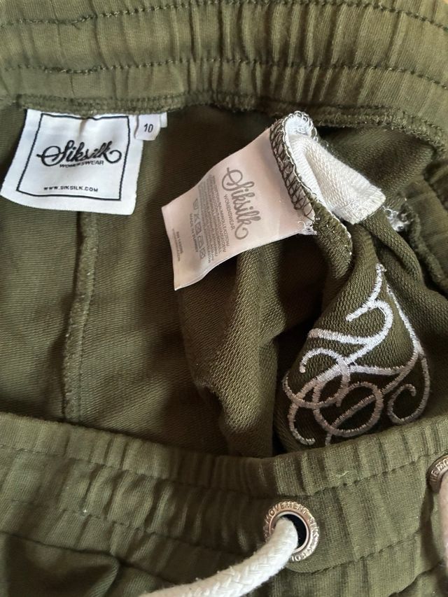 Pantalón SikSilk verde y blanco