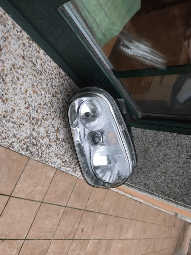 Faro Izquierdo Golf 4