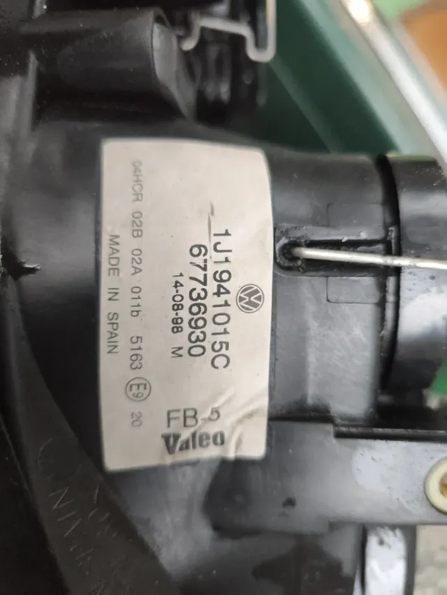 Faro Izquierdo Golf 4