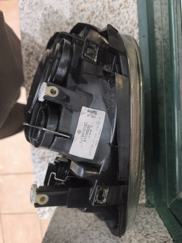 Faro Izquierdo Golf 4