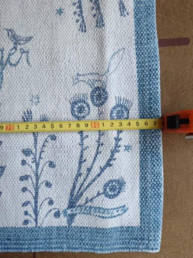 Alfombra de baño azul y blanco