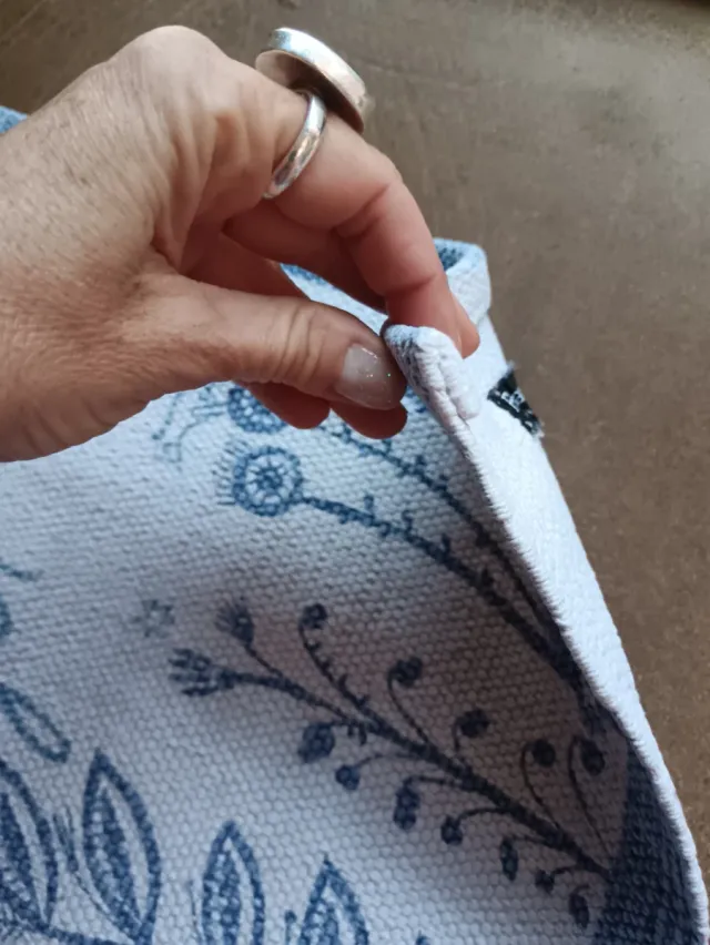 Alfombra de baño azul y blanco