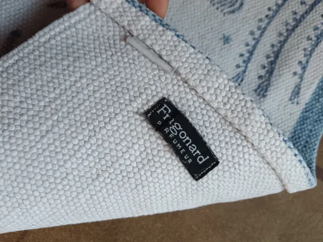 Alfombra de baño azul y blanco