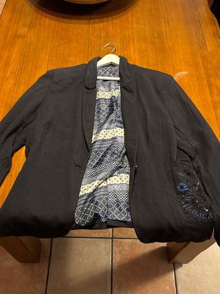 Chaqueta Desigual Talla 44 Negra con Bordado