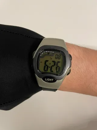 Reloj Digital Vintage Gris y Negro