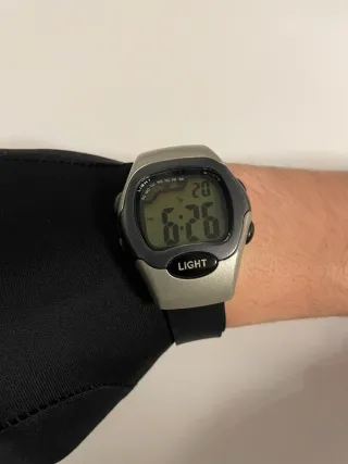 Reloj Digital Vintage Gris y Negro