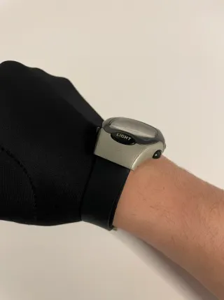 Reloj Digital Vintage Gris y Negro