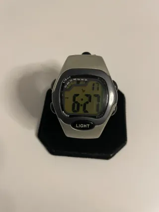 Reloj Digital Vintage Gris y Negro