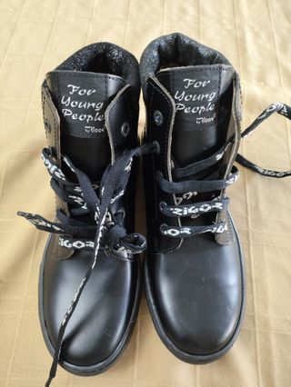 Botas Rigor pretas senhora tamanho 35 NOVAS