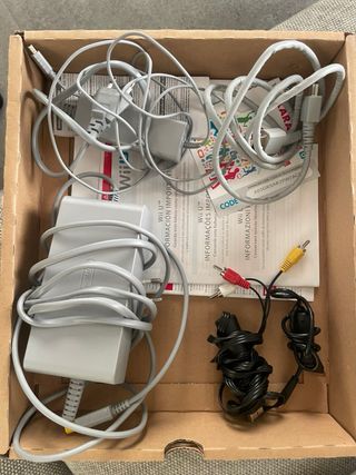 Nintendo Wii U + 4 Juegos + 3 Mandos