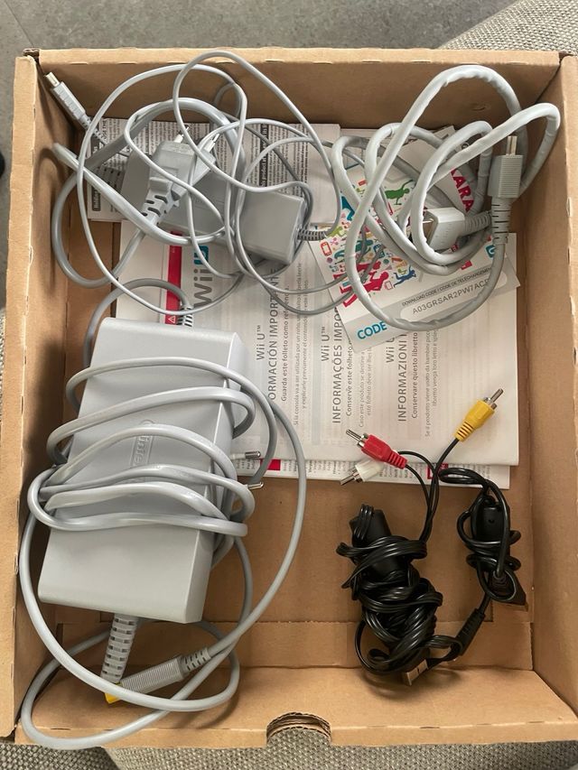 Nintendo Wii U + 4 Juegos + 3 Mandos