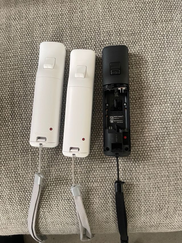 Nintendo Wii U + 4 Juegos + 3 Mandos