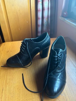 Botines C'M Paris negros con cordones