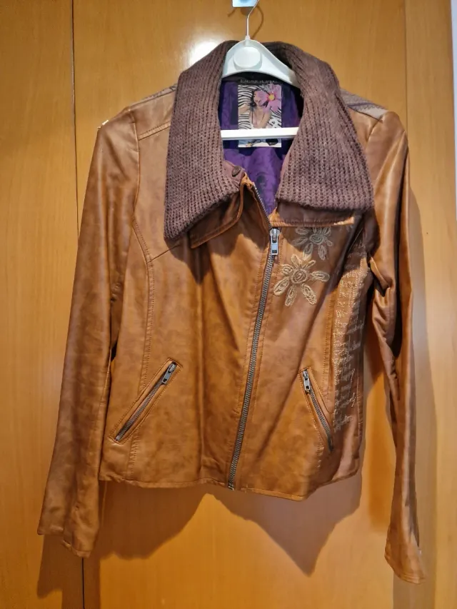 Cazadora Desigual Marrón con Bordados