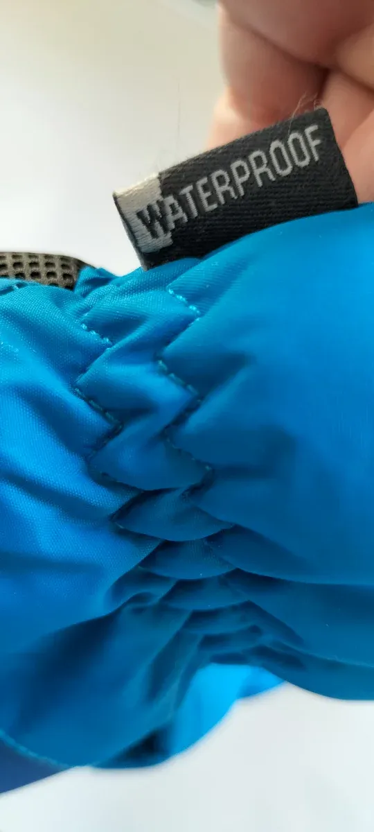 Manoplas Wedze azules y verdes 5-6 años