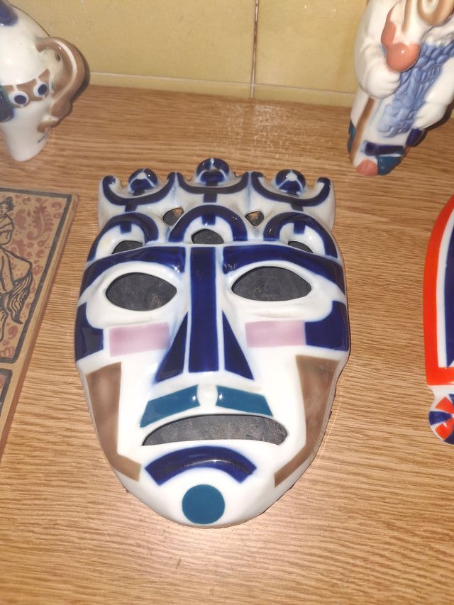 Sargadelos careta nº 4 y n.1