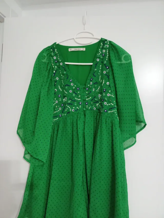 Mono corto fiesta verde Zara
