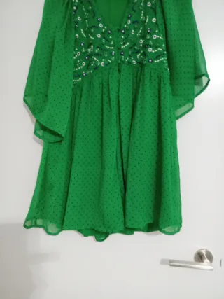 Mono corto fiesta verde Zara