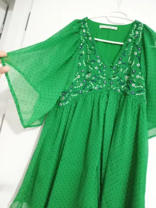 Mono corto fiesta verde Zara