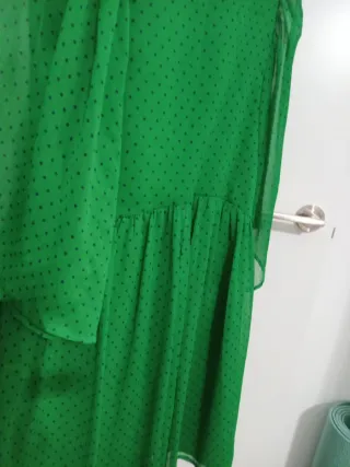 Mono corto fiesta verde Zara