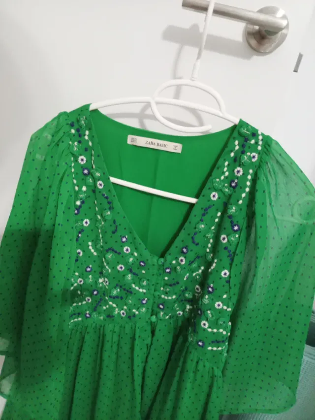 Mono corto fiesta verde Zara