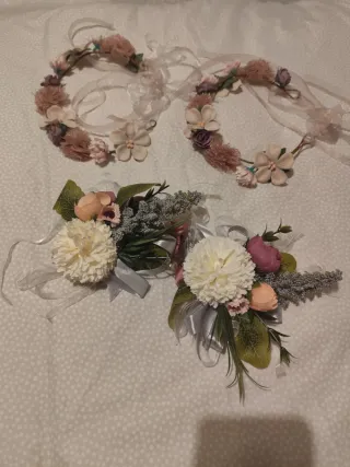 Tiara y pulseras de flores para ceremonias.2 unid.