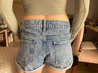 Shorts vaqueros y top verde