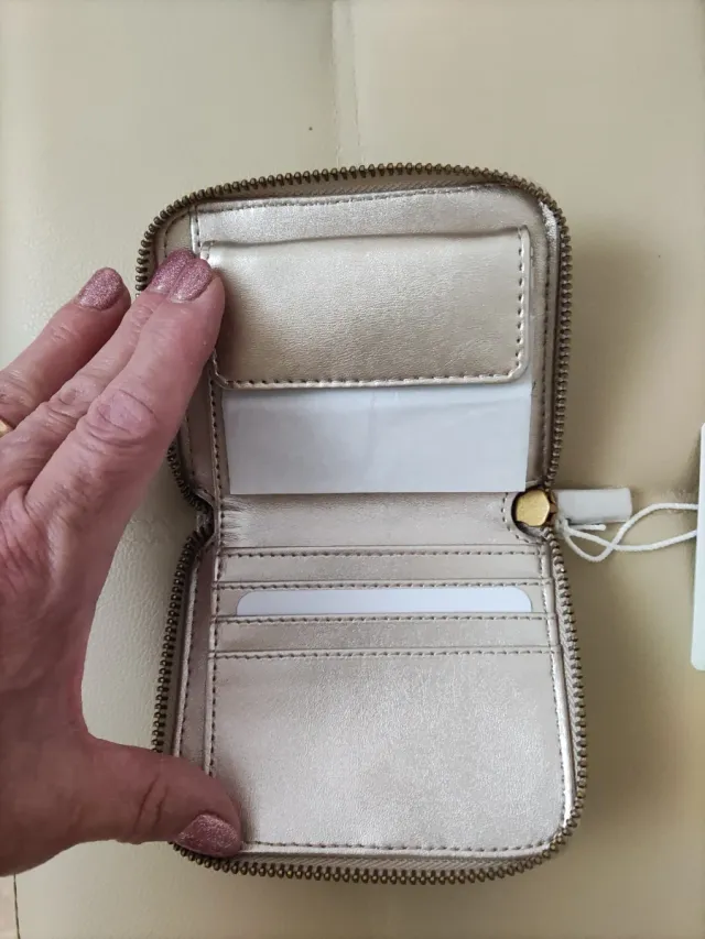 Portafoglio Guess trapuntato beige