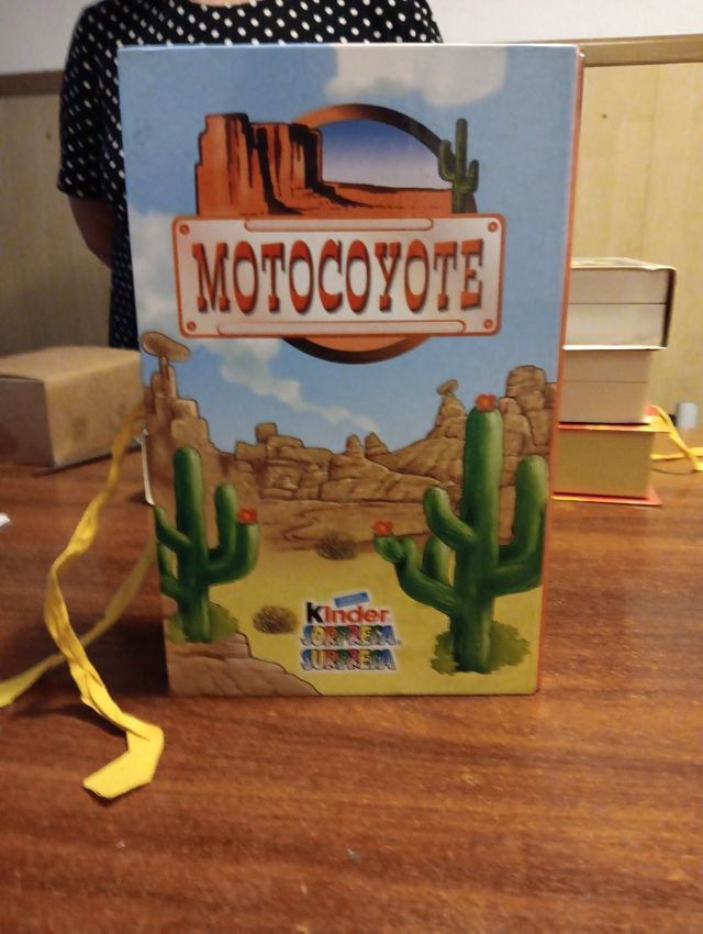Caja Kinder Sorpresa MOTOCOYOTE