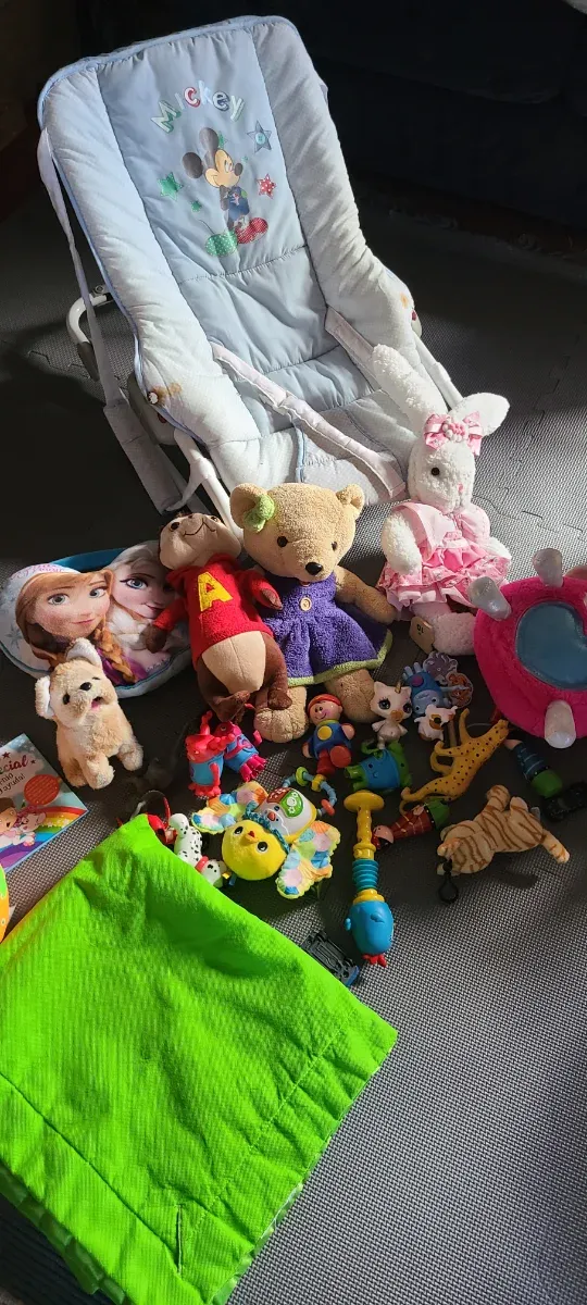 Donación de juguetes infantiles variados