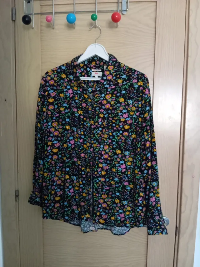 Camisa Levi's Flores Boyfriend Fit Talla L