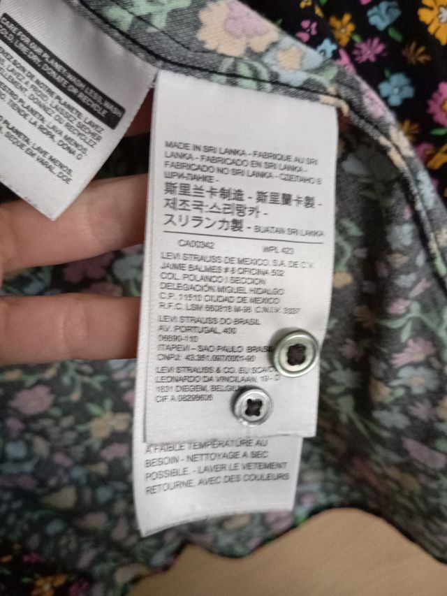 Camisa Levi's Flores Boyfriend Fit Talla L