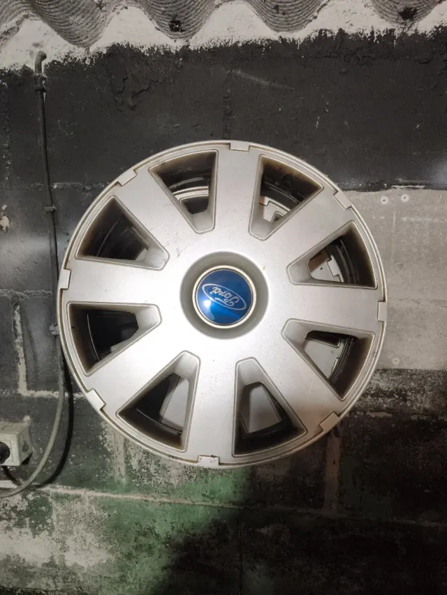 Tapacubos Ford 16 plateado