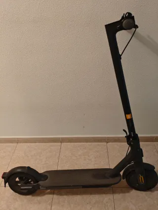 Patinete Eléctrico Xiaomi Negro y cargador oficial