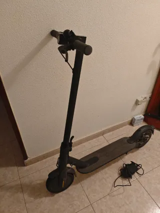 Patinete Eléctrico Xiaomi Negro y cargador oficial