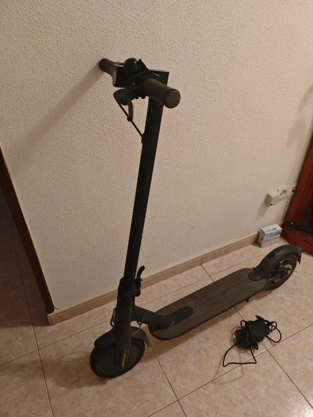 Patinete Eléctrico Xiaomi Negro y cargador oficial