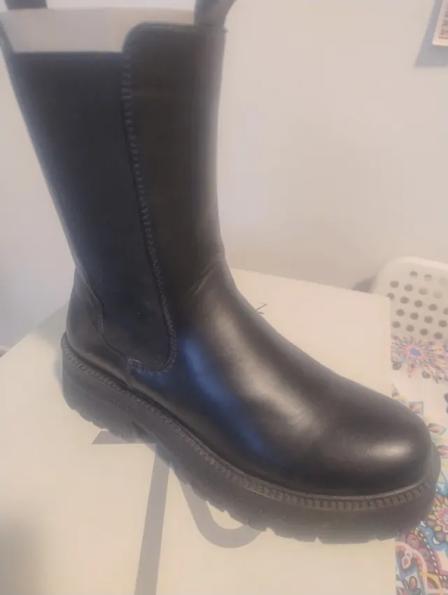 Stivaletto nero con suola chunky