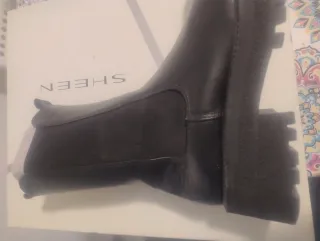 Stivaletto nero con suola chunky